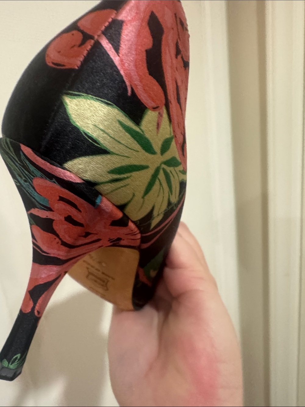 Jimmy Choo/Black Silk Floral Pointed-Toe Pumps/RARE! NEVER WORN! Size 6.5! NWOT! - Picture 12 of 16